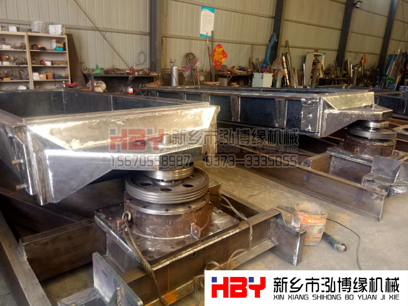 湖北十堰兩臺鈣粉平面回轉(zhuǎn)篩正在加緊制作當中！??！請客戶耐心等待